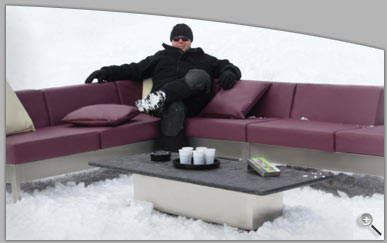 Wie in einem Freiluft-Wohnzimmer steht die Edelstahl-Lounge im Skigebiet von Davos Klosters Mountains. Dank der Polsterauflagen mit dem Multifunktionsleder kein Problem, sie sind zu 100% wasserundurchlässig, UV-beständig und besonders pflegeleicht. Eine echte Innovation!